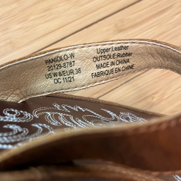 Olukai Paniolo women’s embossed leather sandal - Picture 2 of 7